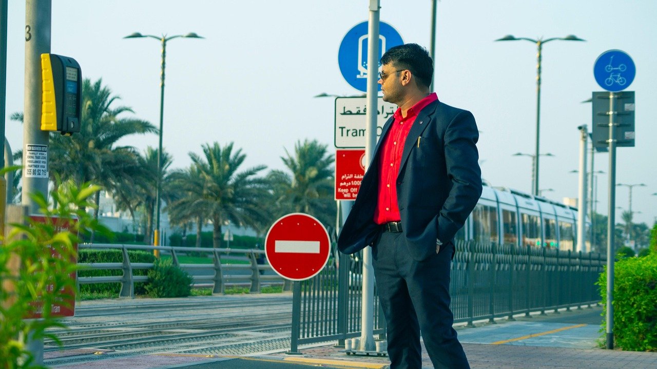 businessman 6303878 1280